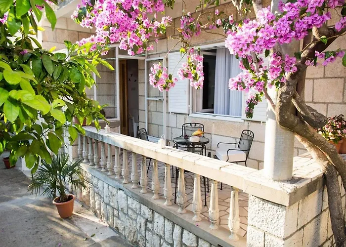 Apartments Bungevilla