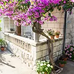Apartments Bungevilla
